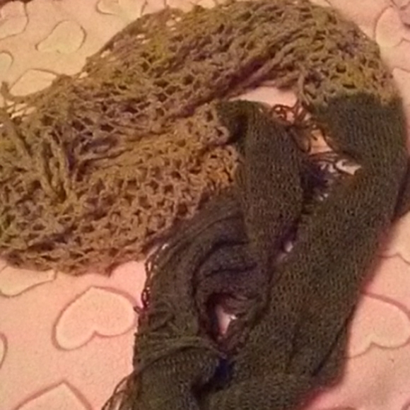Two-tone infinity scarf. - Picture 2 of 2